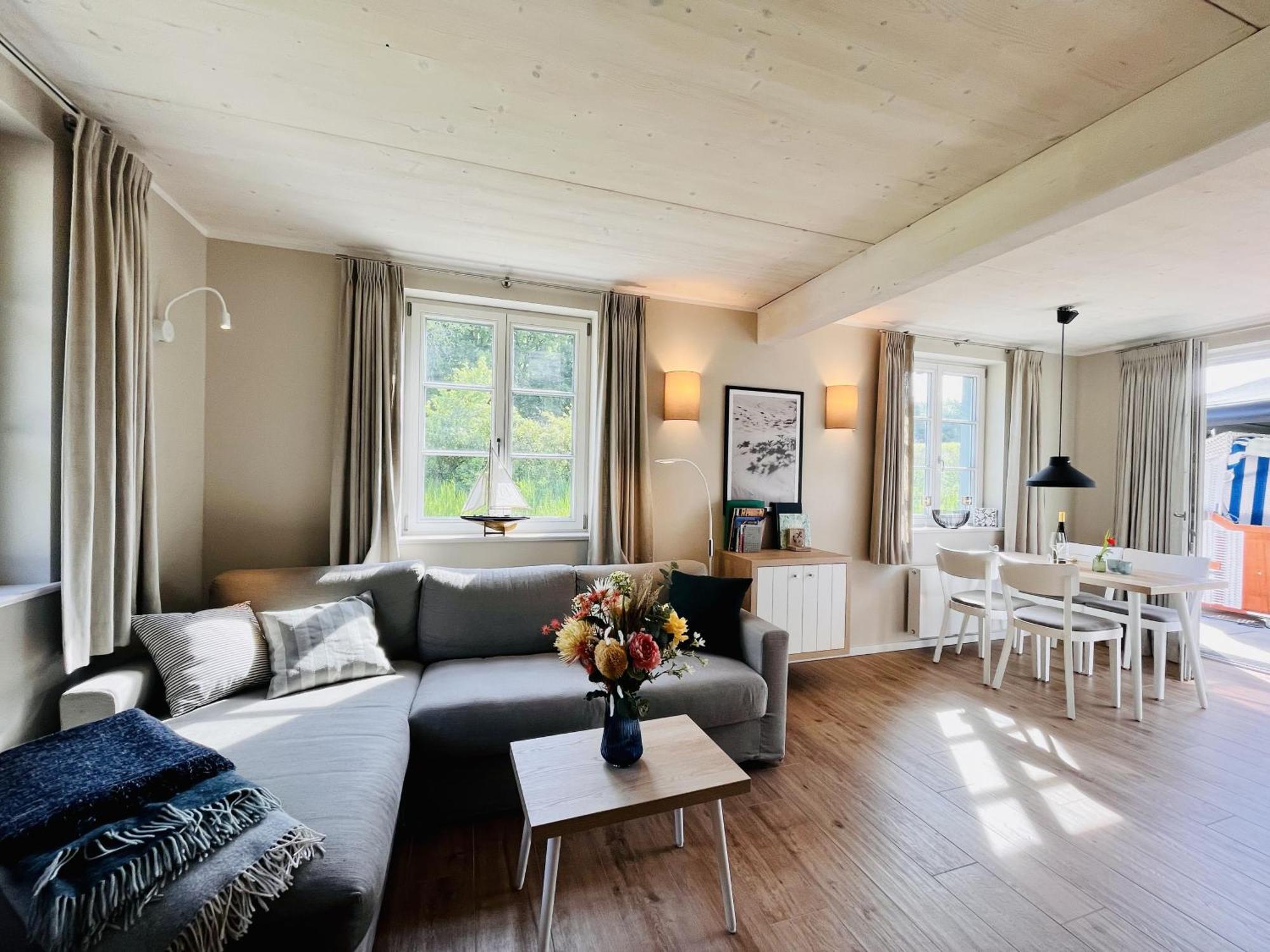 Ferienhaus Strandflieder 05 Feriendorf Klein Stresow Ruegen By Ruyastay Путбус Екстериор снимка