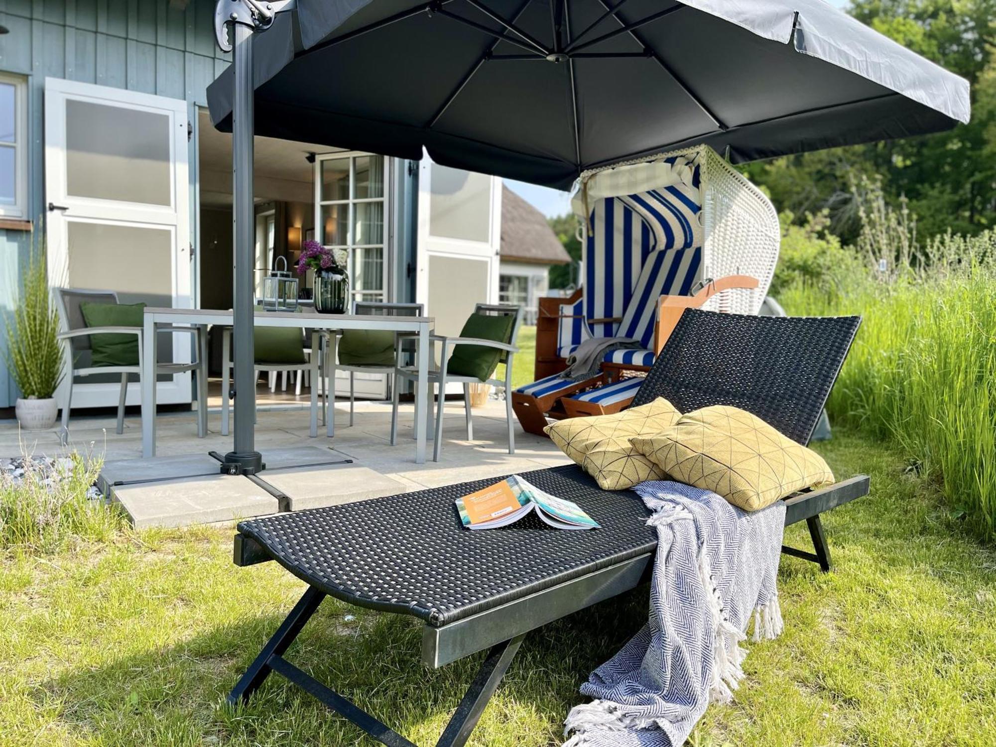 Ferienhaus Strandflieder 05 Feriendorf Klein Stresow Ruegen By Ruyastay Путбус Екстериор снимка